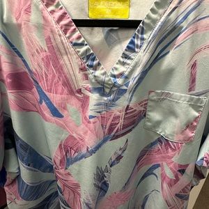 Lauderdale patterned scrub top
